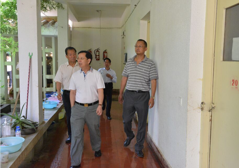 图为省残联领导到beat365调研（三）