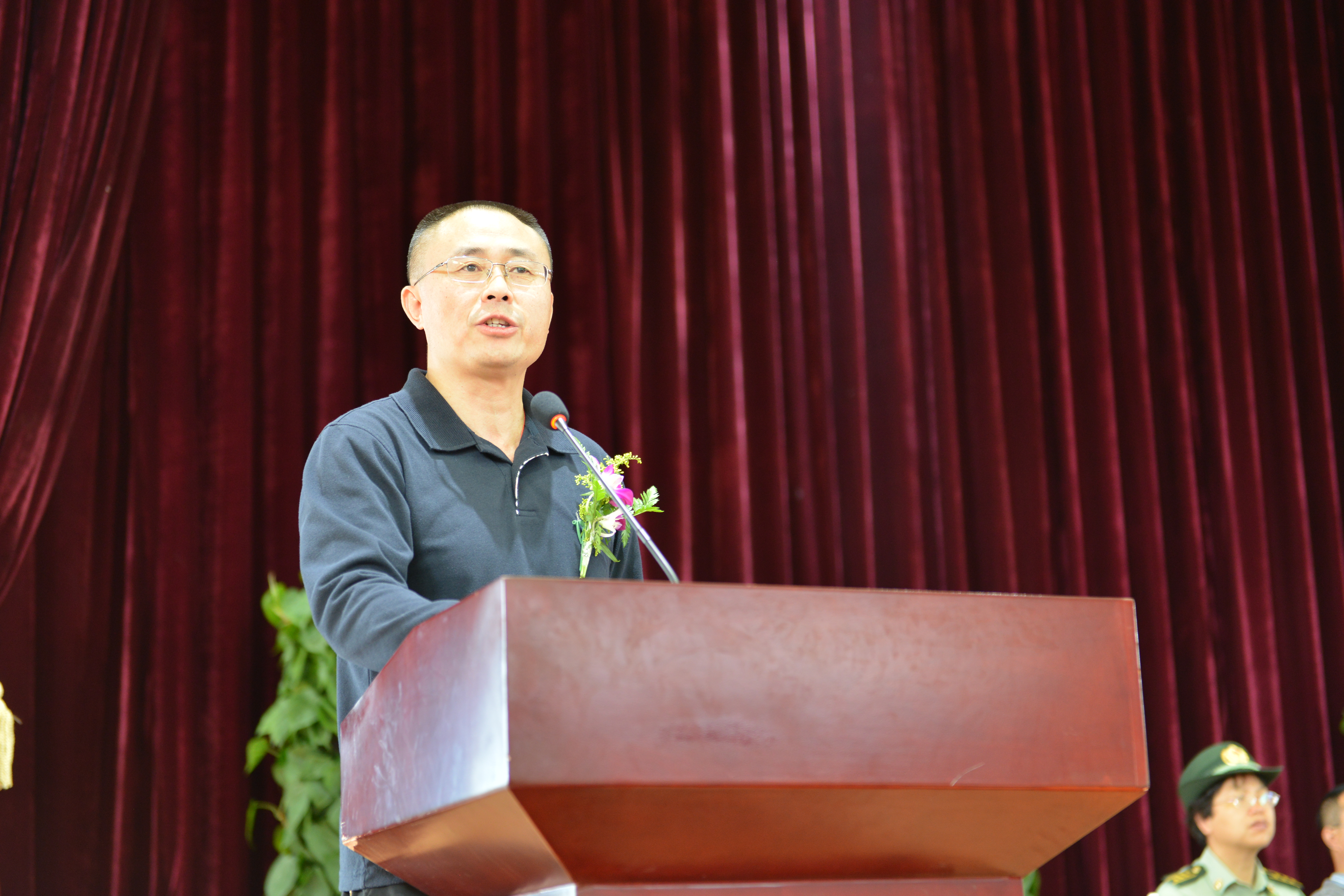 图为云南开放大学校长助理蔺延钫同志讲话