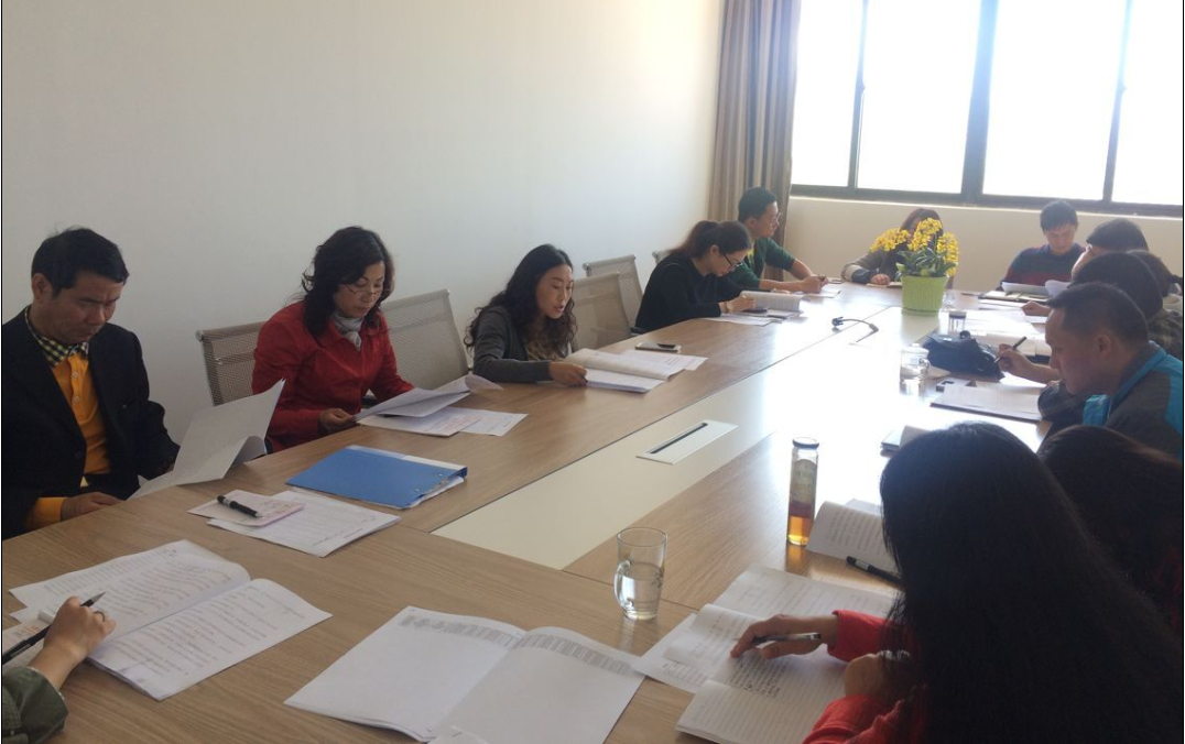 图为国有资产清查工作动员暨业务布置会现场，石红副校长讲话